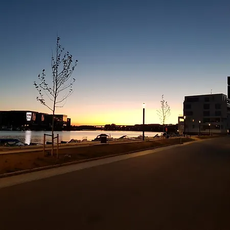 1 60m From The Harbor Appartement