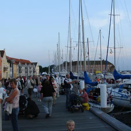 شقة 1 60m From The Harbor