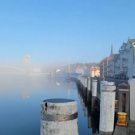 1 60m From The Harbor Appartement